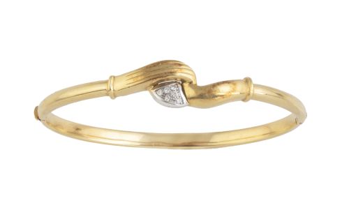 Pulsera rígida de frente ondulado decorado con triángulo de