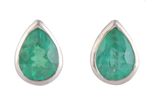 Pendientes con esmeraldas en talla pera