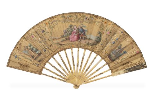 Abanico Luis XVI con varillaje y padrones de hueso calado c