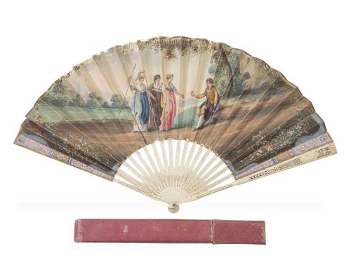 Abanico con varillaje de hueso calado y país de papel pinta