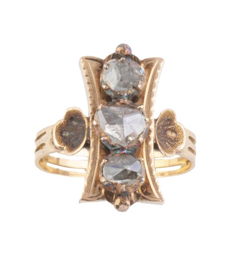 Sortija lanzadera S. XIX con tres diamantes dispuestos en v