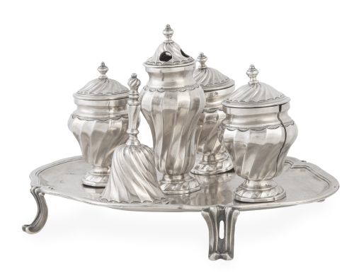 Escribanía Carlos III de plata en su color, marcada "V".E