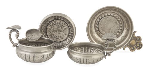 Lote de cuatro centritos de plata con monedas de diferentes