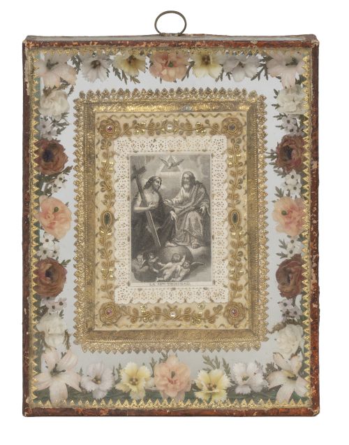 Santísima Trinidad.Escaparate con flores de tela y aplica