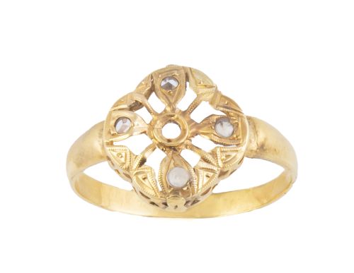 Sortija flor de pp. S. XX con zafiros blancos sobre marco o