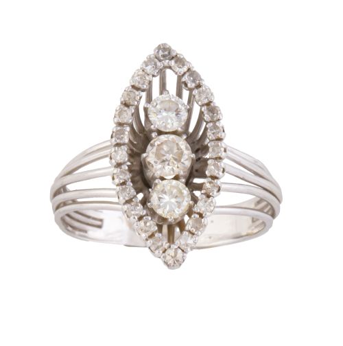 Sortija lanzadera ojival de brillantes años 60, con tres br