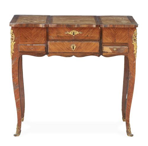 Mueble de tocador o "poudreuse" de estilo transción Luis XV