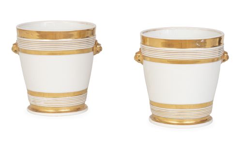 Pareja de "cache-pots" de porcelana esmaltada y dorada.Fr