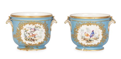 Pareja de "câche pots" de porcelana esmaltada en azul con a