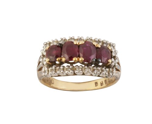 Sortija con cuatro rubíes ovales, en marco rectangular de b