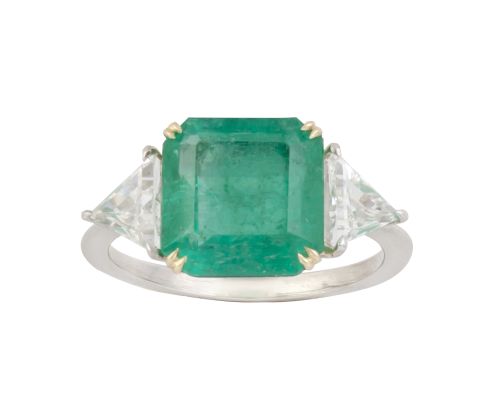 Sortija de esmeralda cuadrada de 3,92 ct aprox. flanqueada 