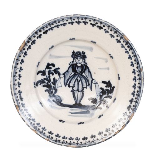 Plato de cerámica esmaltada en azul de la "serie francesa" 