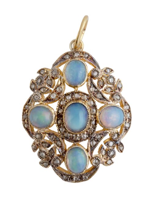 Colgante oval de cabuchones de ópalo y diamantes