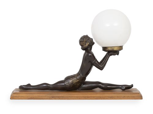 Bailarina.Lámpara art-decó de mesa de bronce y restos de 