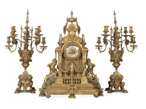 Guarnición de chimenea de bronce dorado de estilo Luis XIV