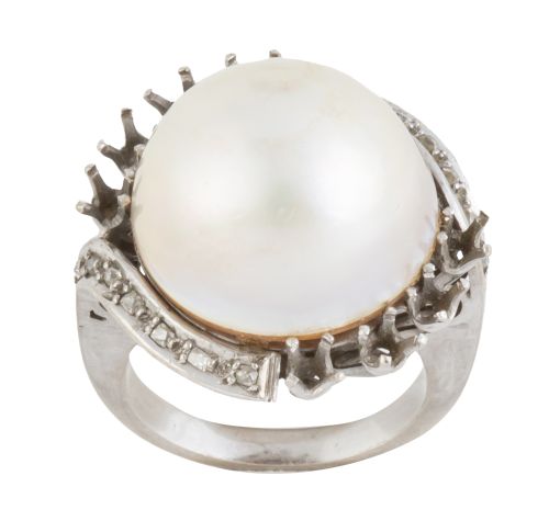 Sortija perla mabe con líneas de diamantes