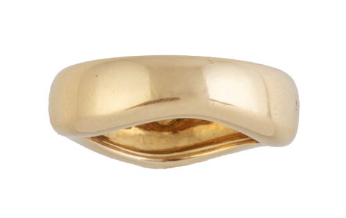 Sortija CARTIER de frente sinuoso en oro liso