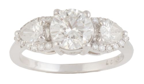 Sortija con brillante central de 1,25 ct aprox. flanqueado 