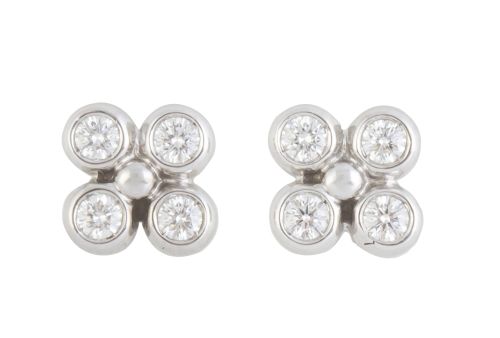 Pendientes flor con cuatro chatones de brillantes
