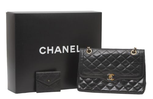 Bolso CHANEL vintage modelo Diana, y monedero CHANEL, con s