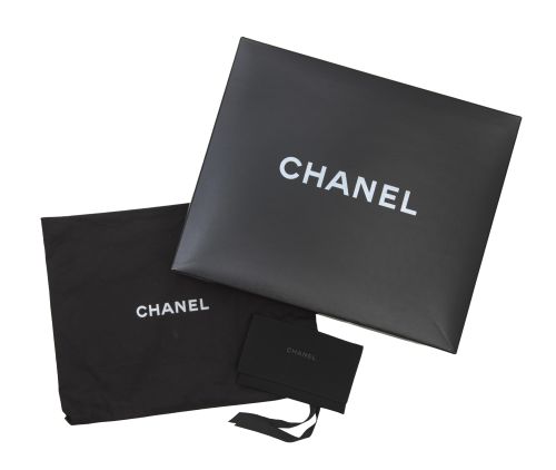 Bolso CHANEL vintage modelo Diana, y monedero CHANEL, con s