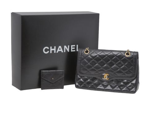 Bolso CHANEL vintage modelo Diana, y monedero CHANEL, con s