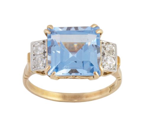 Sortija años 40 con espinela sintética azul de talla cuadra