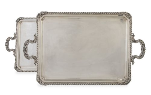 Pareja de bandejas rectangulares de plata con asas. Con mar