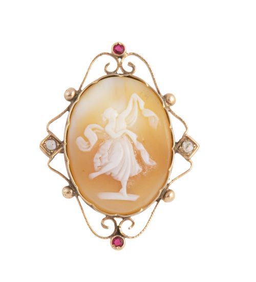 Broche S. XIX con camafeo de ménade danzante en marco oval 