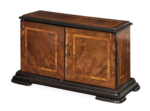 Caja de música de bufete de madera de nogal, marquetería y 