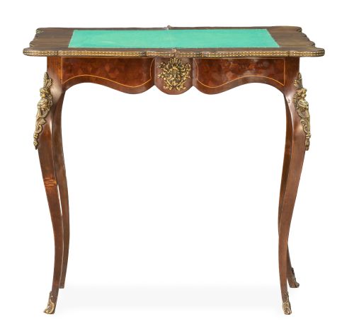 Mesa de juego Napoleón III de madera tallada con marqueterí