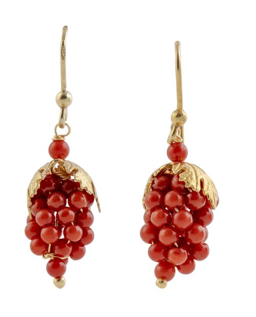 Pendientes de coral con diseño de racimos de uvas decoradas