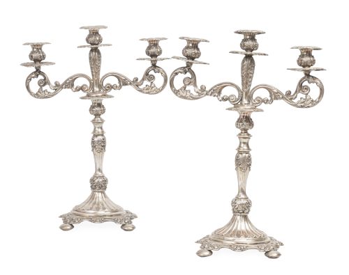 Pareja de candelabros de plata, transformables en candelero