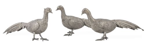 Lote de tres faisanes decorativas de plata.España, S. XX.