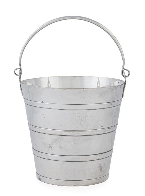 Hielera de plata. Con marca frustra.S. XX.