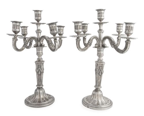 Pareja de candeleros de plata de estilo Luis XIV, transform