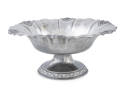 Frutero de plata de pie alto, ley 916. Con marcas.S. XX.