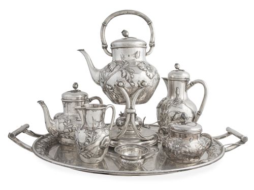 Juego de café y té art-nouveau de plata repujada decorada c