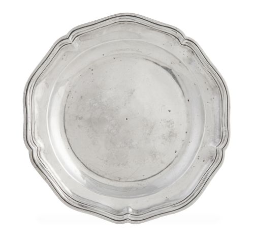 Plato de plata en su color. Con marcas.Martel, Antonio Fo