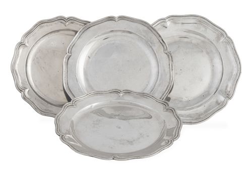 Lote de cuatro platos de plata. Con marcas.España, S. XVI