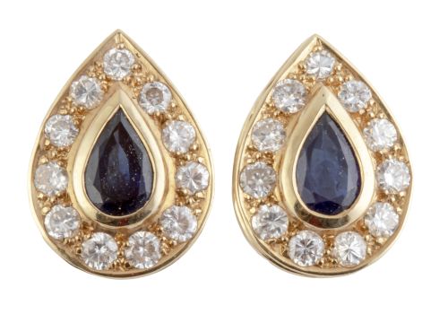 Pendientes en forma de gota con zafiro central rodeado por 