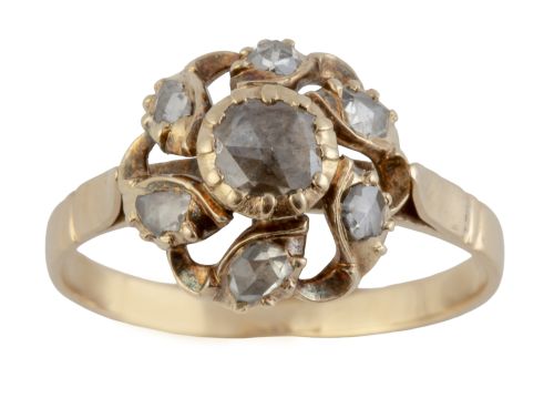 Sortija S. XIX con flor calada de diamantes con pétalos obl