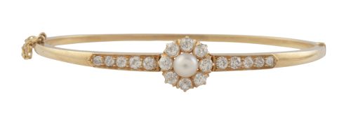 Pulsera rígida h. 1870 con flor central de perla fina orlad