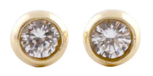 Pendientes dormilonas con brillante en chatón