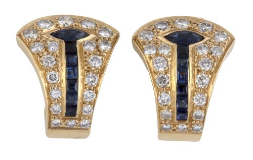 Pendientes de brillantes y zafiros con diseño en forma de f