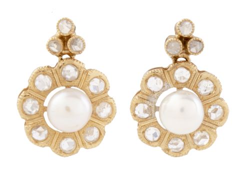 Pendientes flor de perla cultivada central rodeada por orla