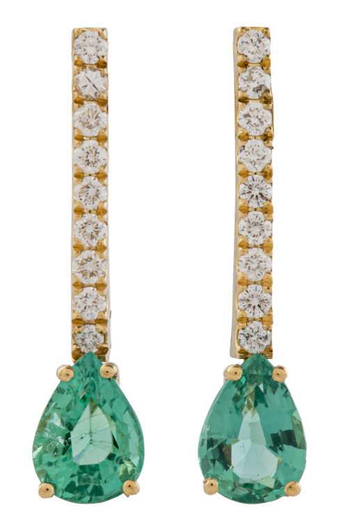 Pendientes largos con esmeraldas en talla perilla, que pend