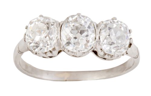 Sortija tresillo de brillantes en talla antigua en montura 