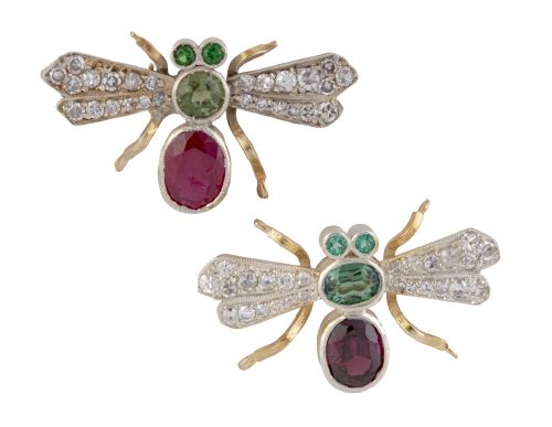 Pareja de broches mosca con alas cuajadas de brillantes y c