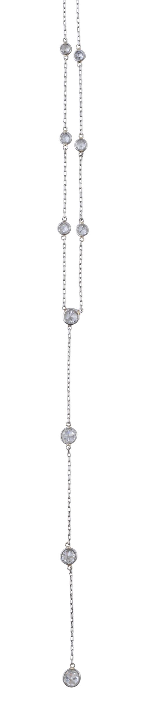 Collar de cadena de chatones de brillantes, de cuyo centro 